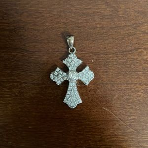 DIAMOND CROSS PENDANT WHITE GOLD